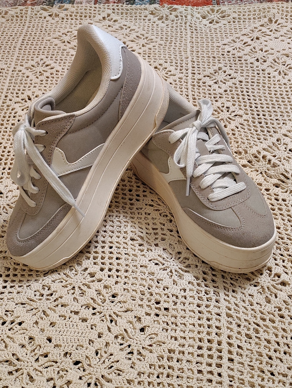 No Boundaries Platform Gum Sneakers Size 7 Gray White Stripe